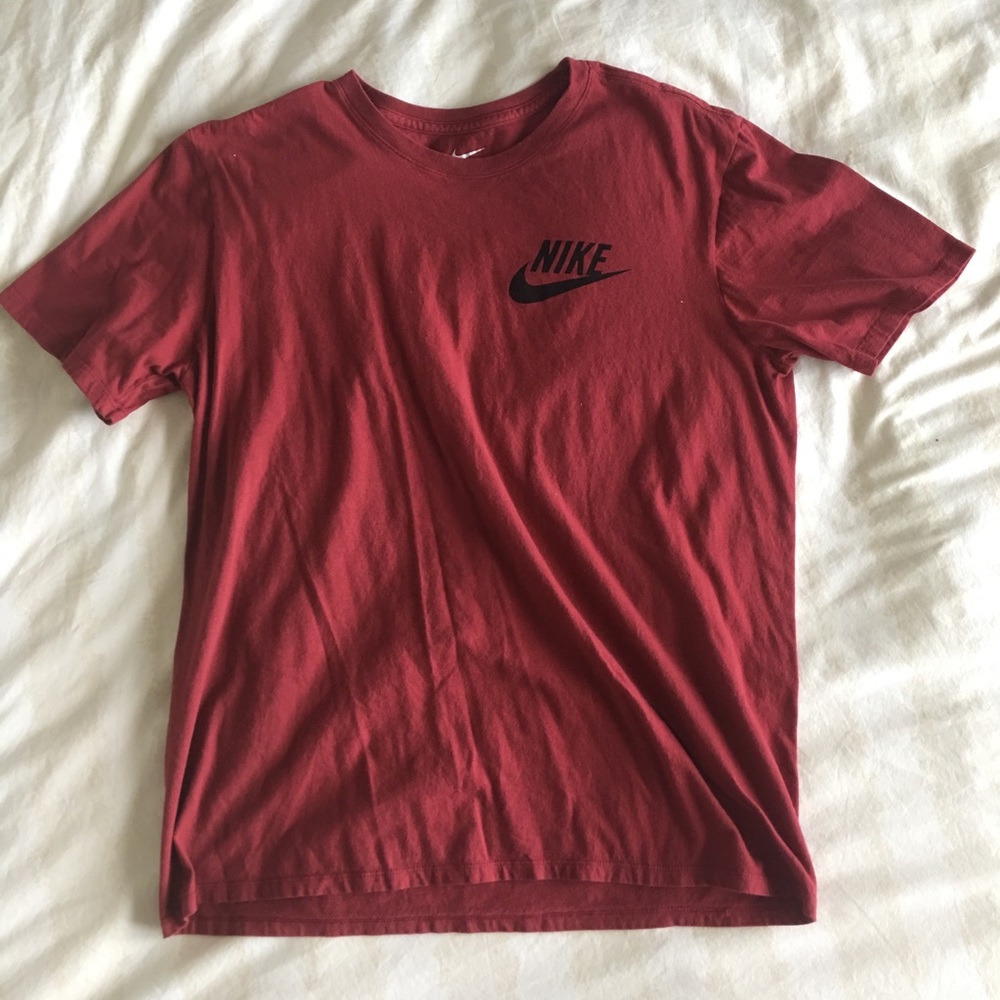 NIKE T-SHIRT